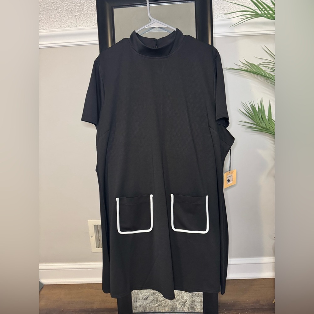 Plus Size Mock Neck Short Sleeve Wave Maker Shift Dress - Size 22
